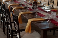 autum farm table with chiavari-chairs